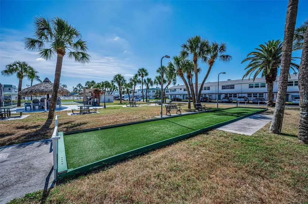 5216 81st Street N St Petersburg FL 33709