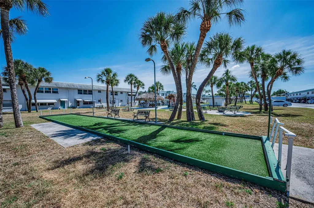5216 81st Street N St Petersburg FL 33709
