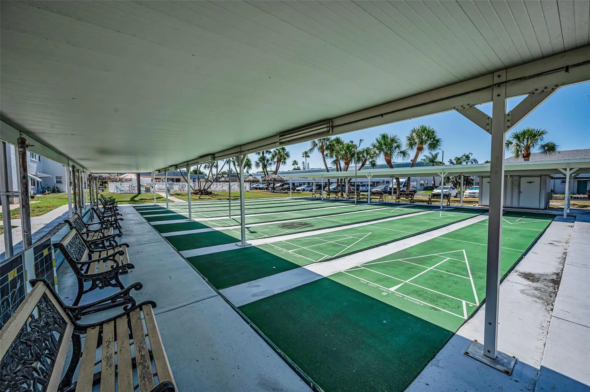 5216 81st Street N St Petersburg FL 33709