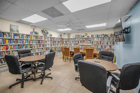 5216 81st Street N St Petersburg FL 33709