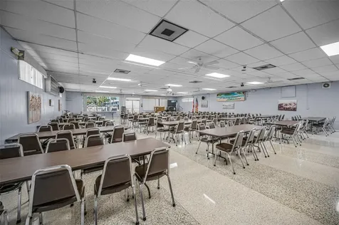 5216 81st Street N St Petersburg FL 33709