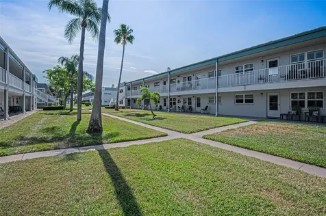 5216 81st Street N St Petersburg FL 33709