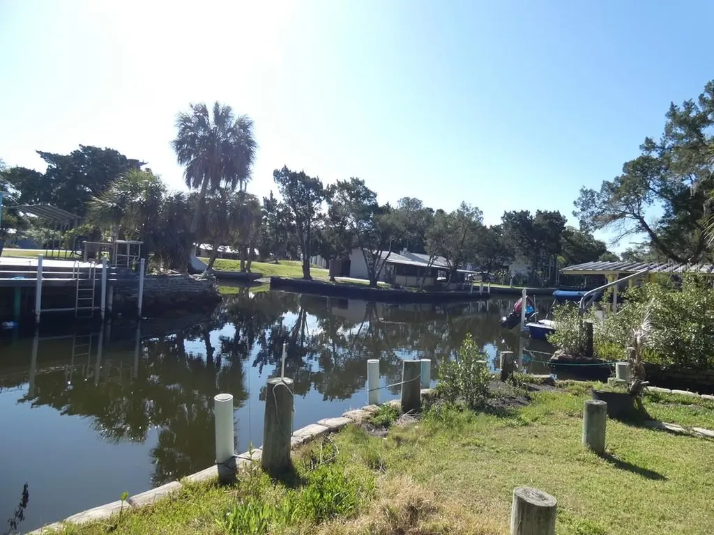 2215 S Hunt Point Crystal River FL 34429