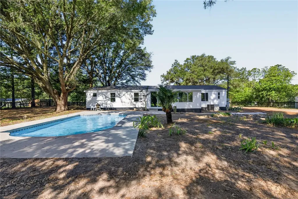 8495 NE 33rd Court Anthony FL 32617