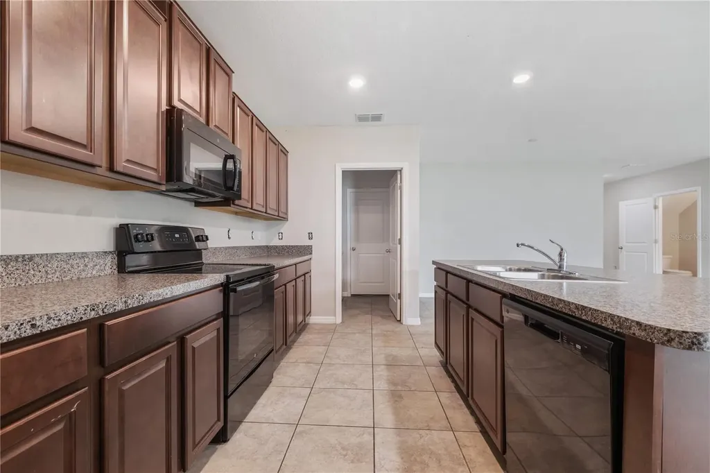 7407 Rosy Periwinkle Court Tampa FL 33619