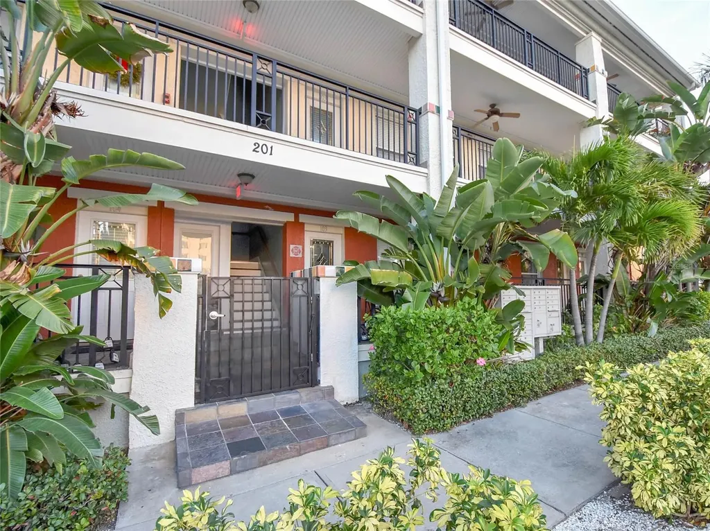 201 6th Street S St Petersburg FL 33701