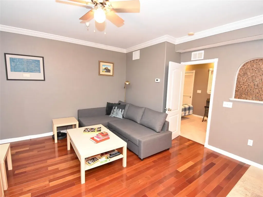 201 6th Street S St Petersburg FL 33701