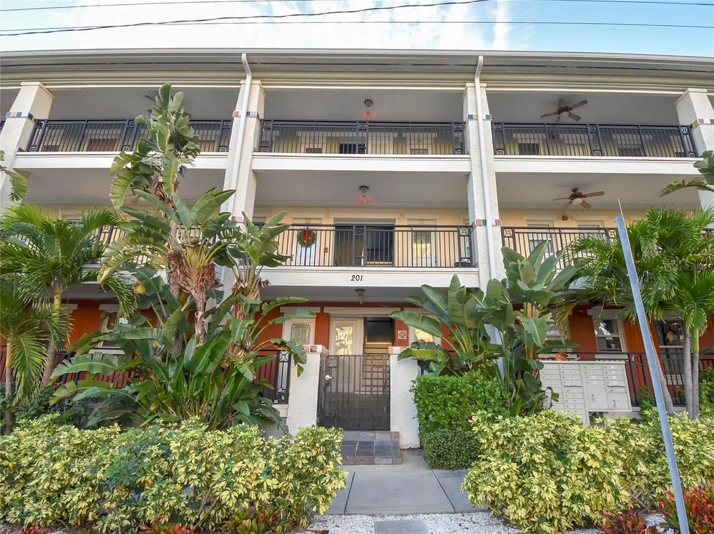 201 6th Street S St Petersburg FL 33701