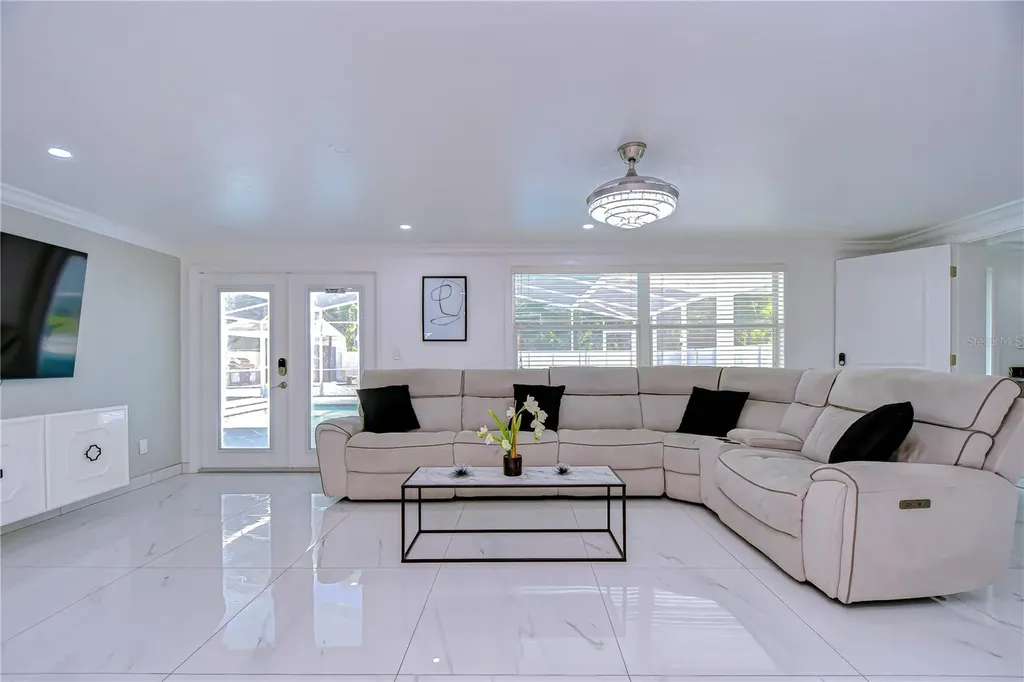 3314 W Kirby Street Tampa FL 33614