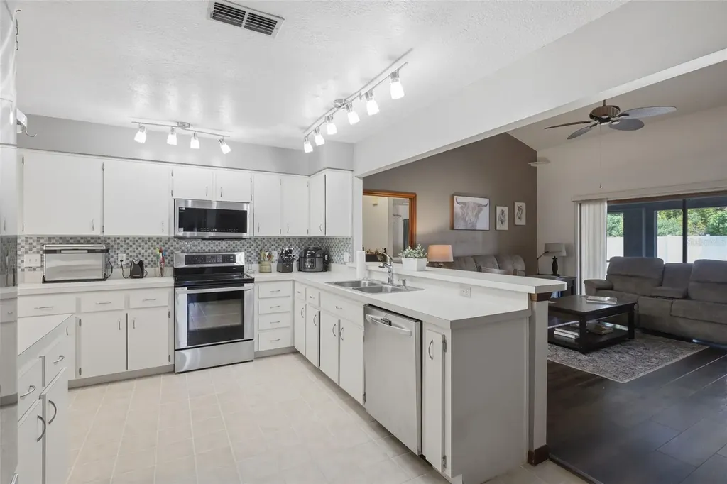 168 Community Drive Debary FL 32713
