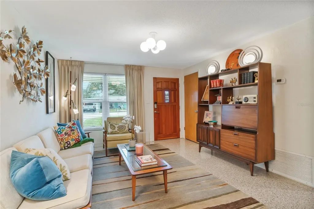 809 E 15th Avenue New Smyrna Beach FL 32169