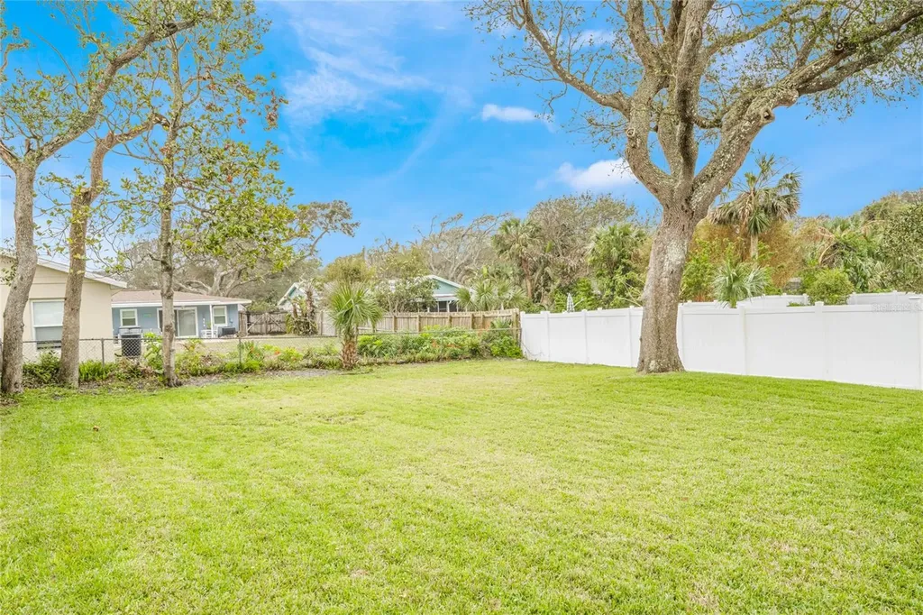 809 E 15th Avenue New Smyrna Beach FL 32169