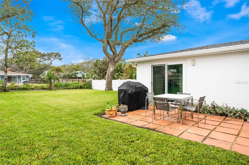 809 E 15th Avenue New Smyrna Beach FL 32169