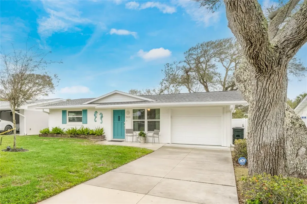 809 E 15th Avenue New Smyrna Beach FL 32169