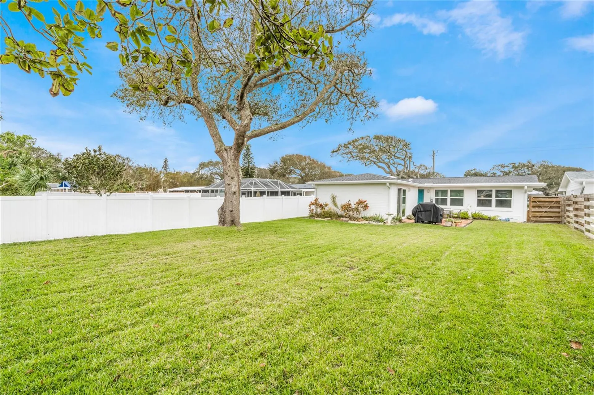 809 E 15th Avenue New Smyrna Beach FL 32169