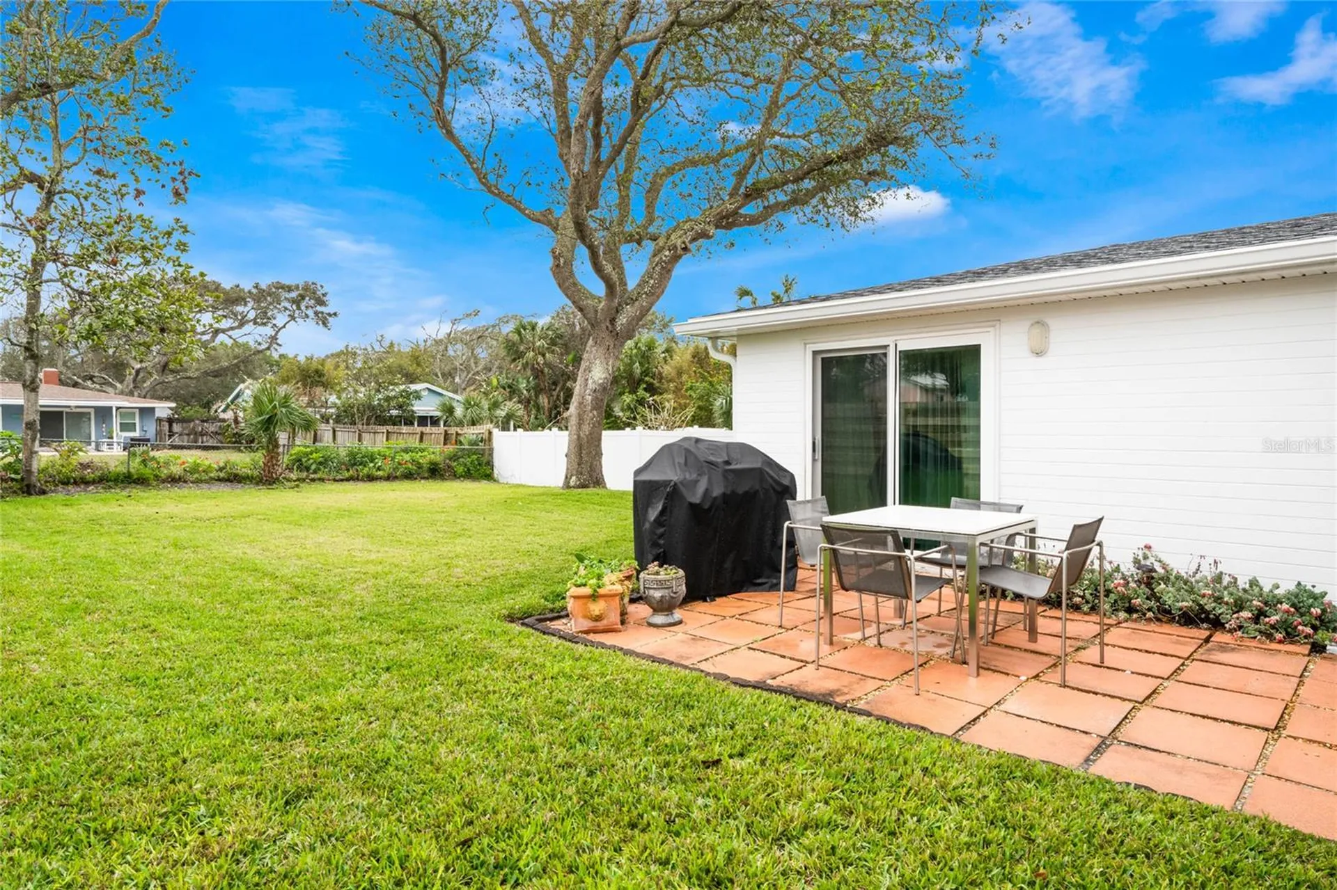 809 E 15th Avenue New Smyrna Beach FL 32169