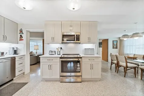 809 E 15th Avenue New Smyrna Beach FL 32169