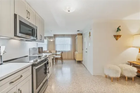 809 E 15th Avenue New Smyrna Beach FL 32169