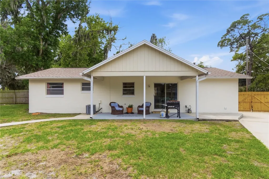 2861 W Oak Lea Drive South Daytona FL 32119