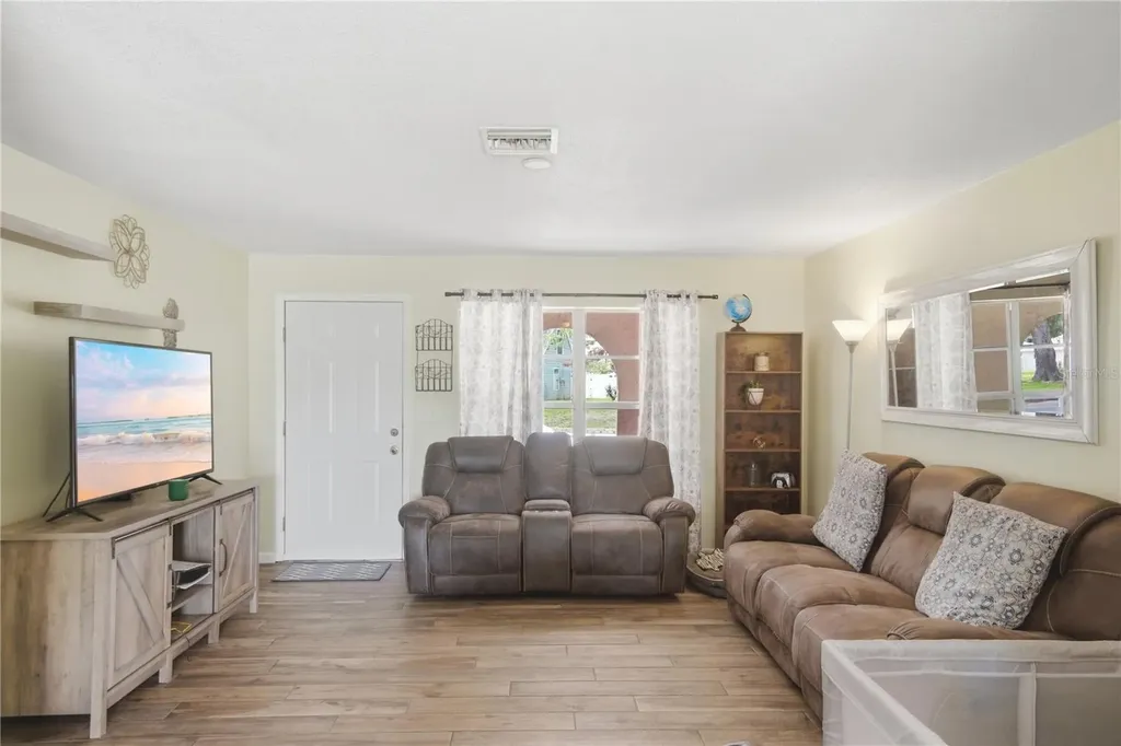2861 W Oak Lea Drive South Daytona FL 32119