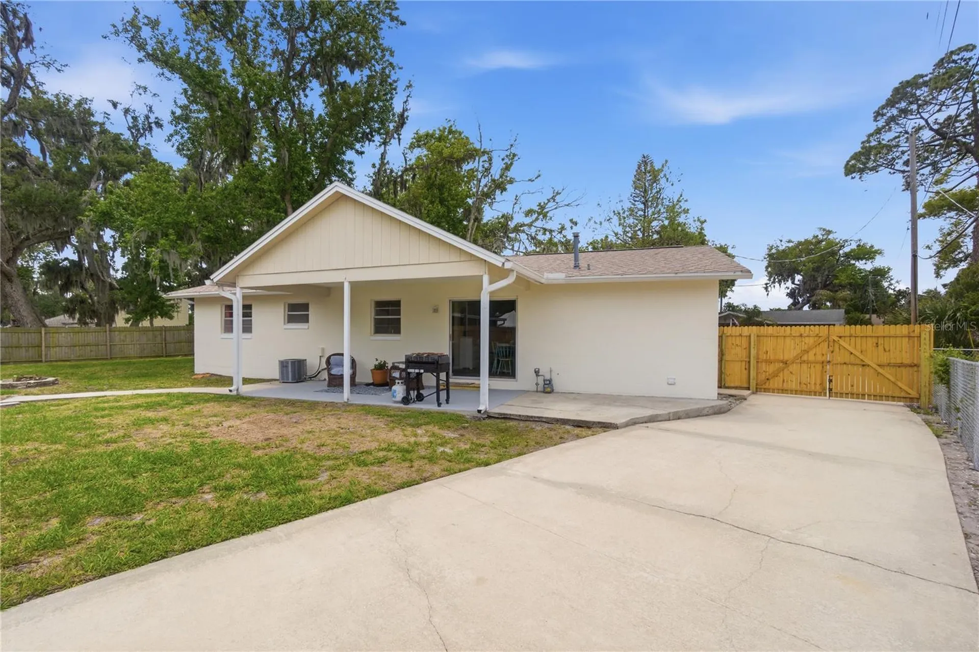2861 W Oak Lea Drive South Daytona FL 32119