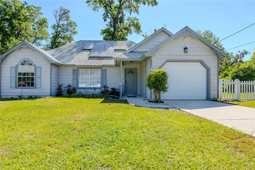 1011 Shayler Avenue Deland FL 32724