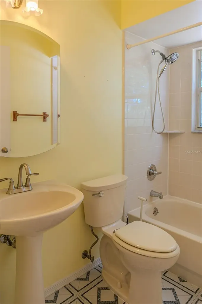 1011 Shayler Avenue Deland FL 32724