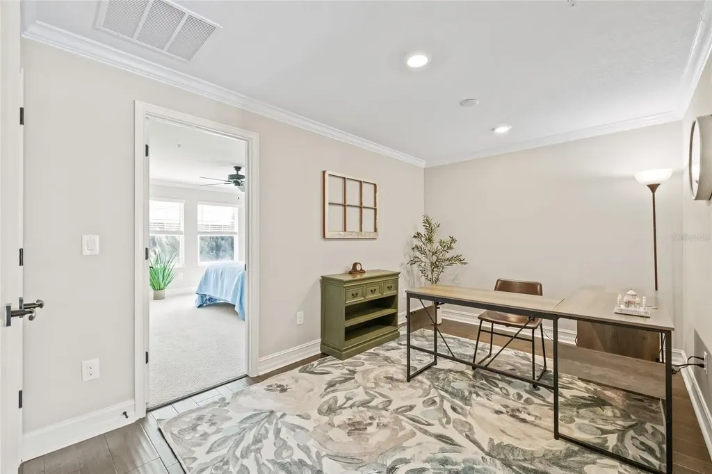 4931 W Paul Avenue Tampa FL 33611