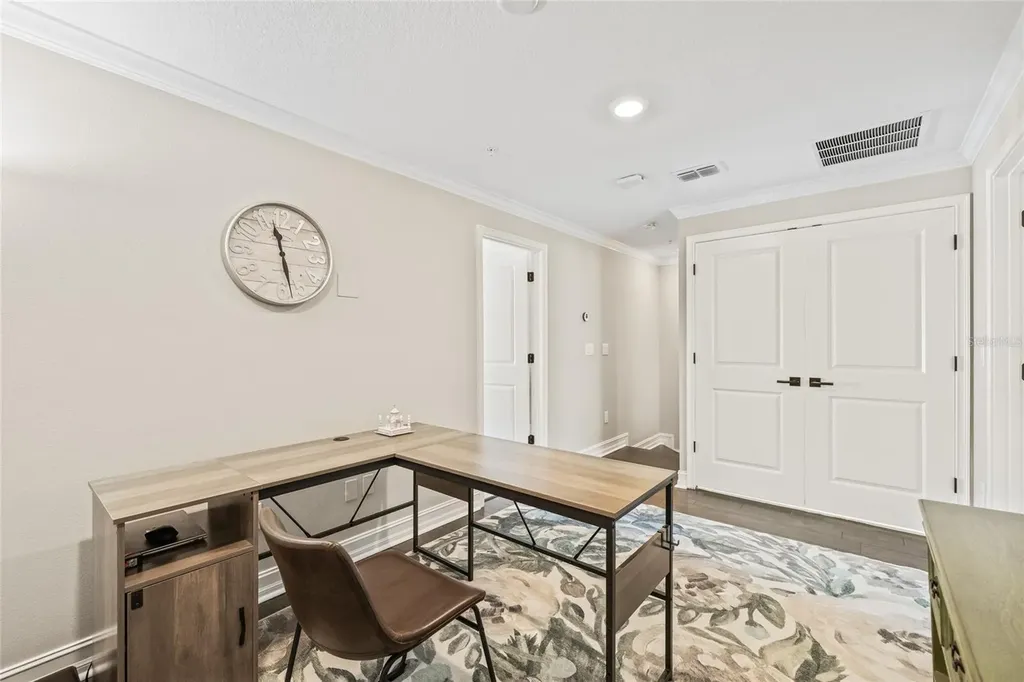 4931 W Paul Avenue Tampa FL 33611