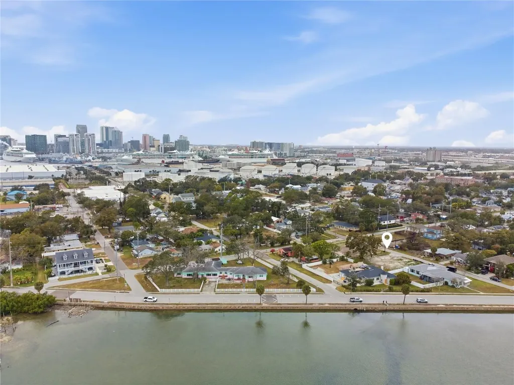 2405 Davis Street Tampa FL 33605