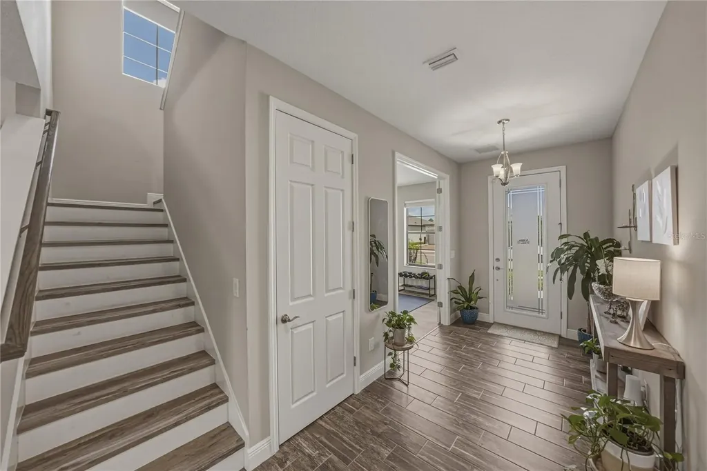 14633 Red Castle Avenue Lithia FL 33547