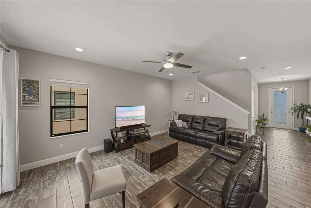 14633 Red Castle Avenue Lithia FL 33547