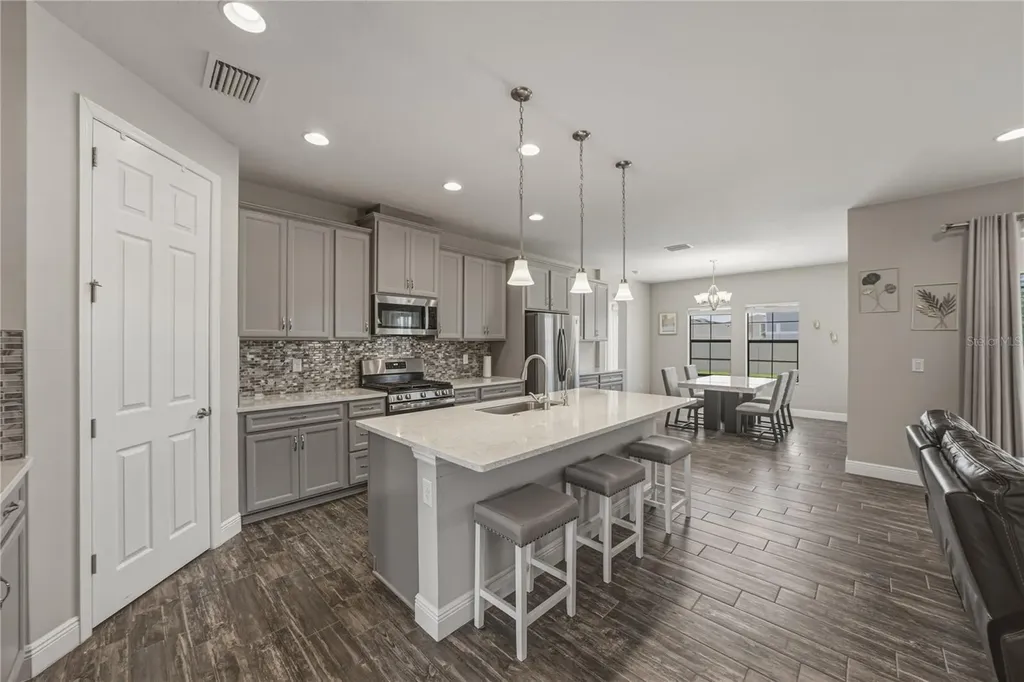 14633 Red Castle Avenue Lithia FL 33547