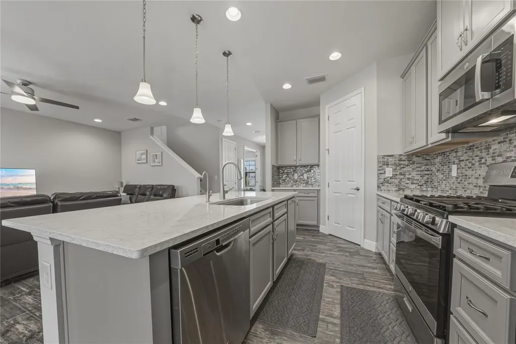 14633 Red Castle Avenue Lithia FL 33547