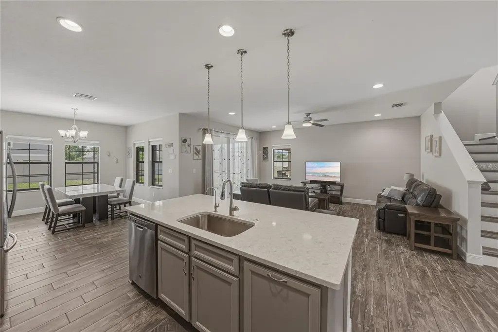 14633 Red Castle Avenue Lithia FL 33547