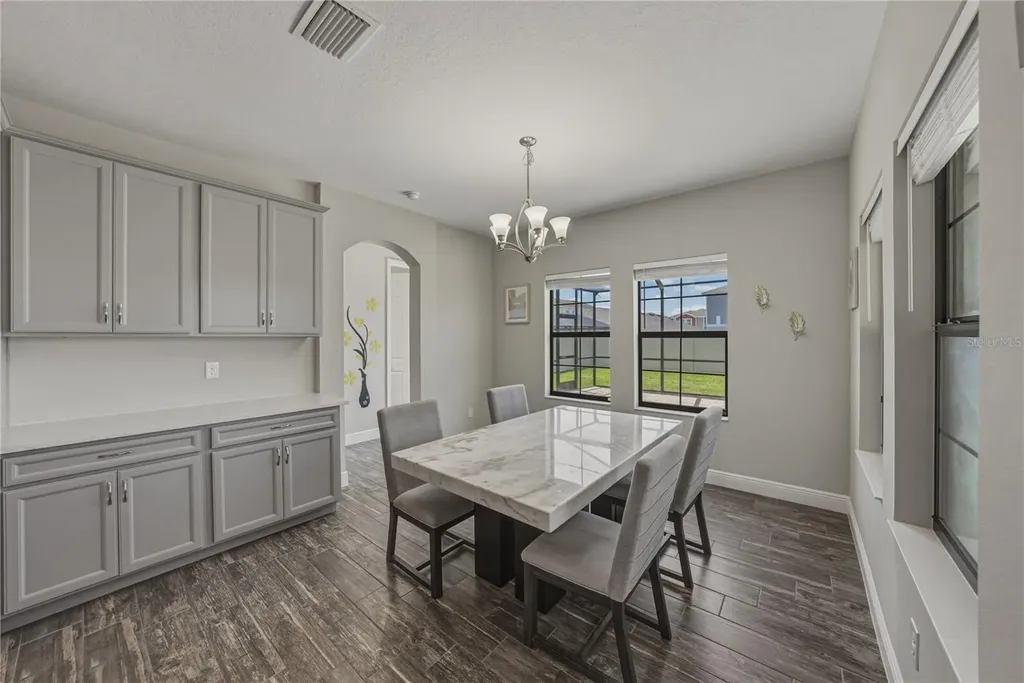 14633 Red Castle Avenue Lithia FL 33547