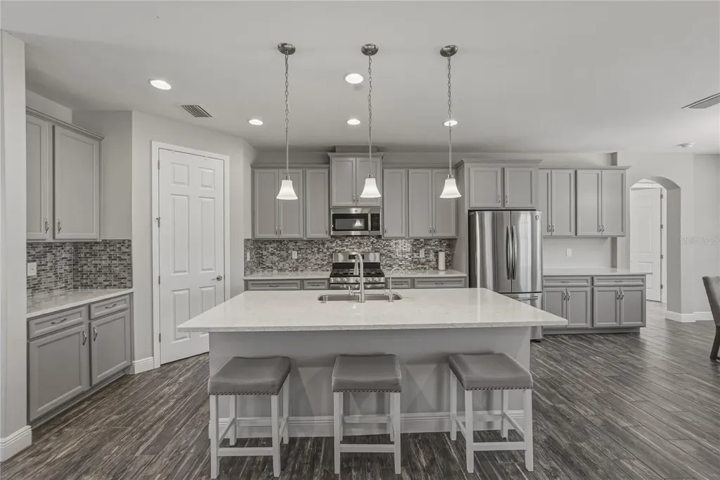 14633 Red Castle Avenue Lithia FL 33547