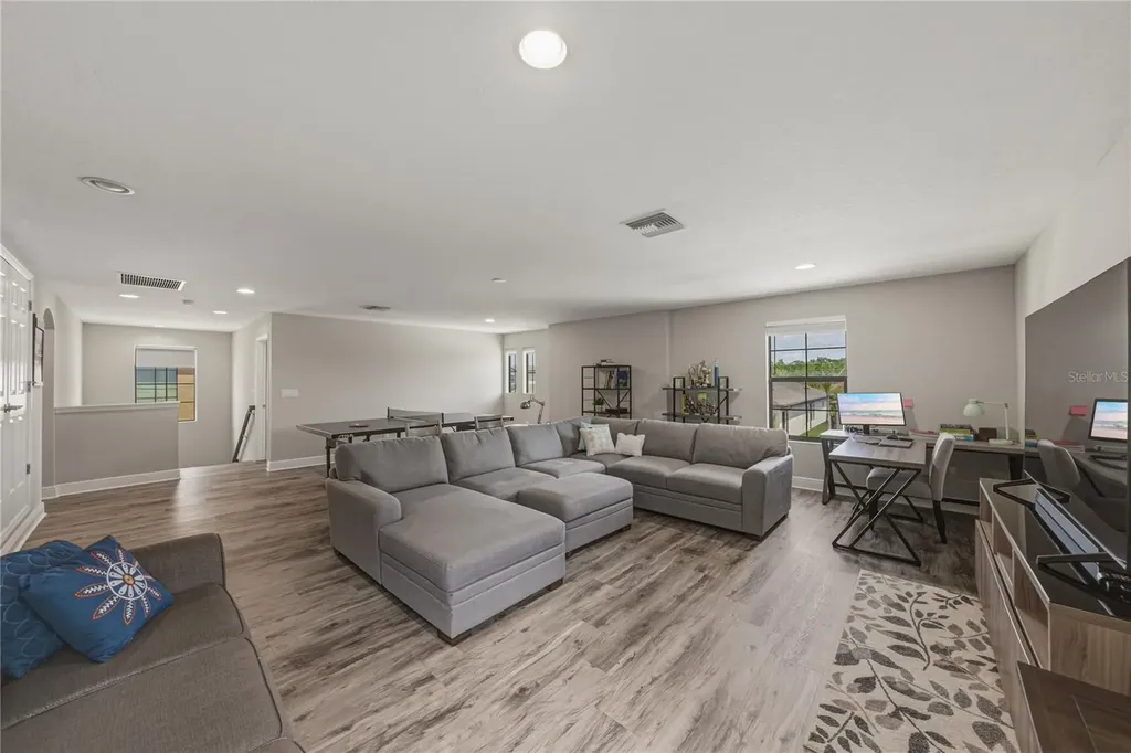 14633 Red Castle Avenue Lithia FL 33547