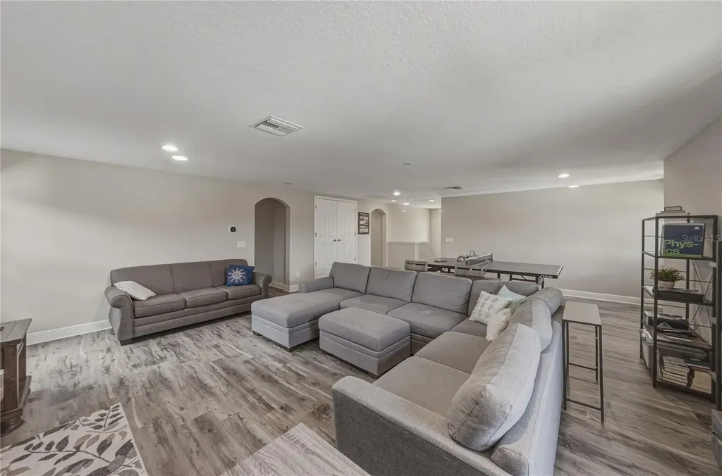 14633 Red Castle Avenue Lithia FL 33547