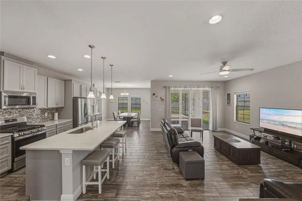 14633 Red Castle Avenue Lithia FL 33547