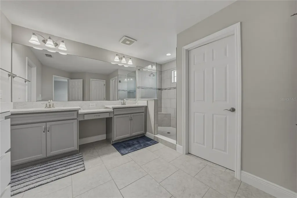 14633 Red Castle Avenue Lithia FL 33547