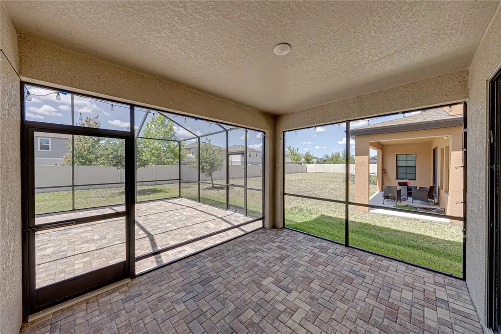 14633 Red Castle Avenue Lithia FL 33547