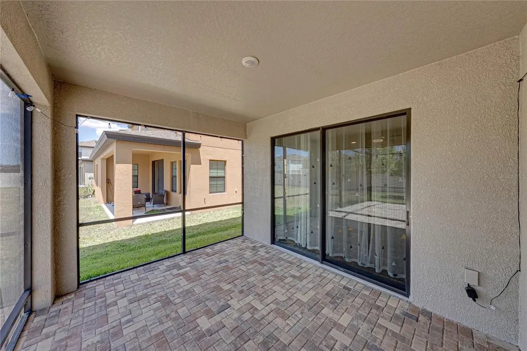 14633 Red Castle Avenue Lithia FL 33547