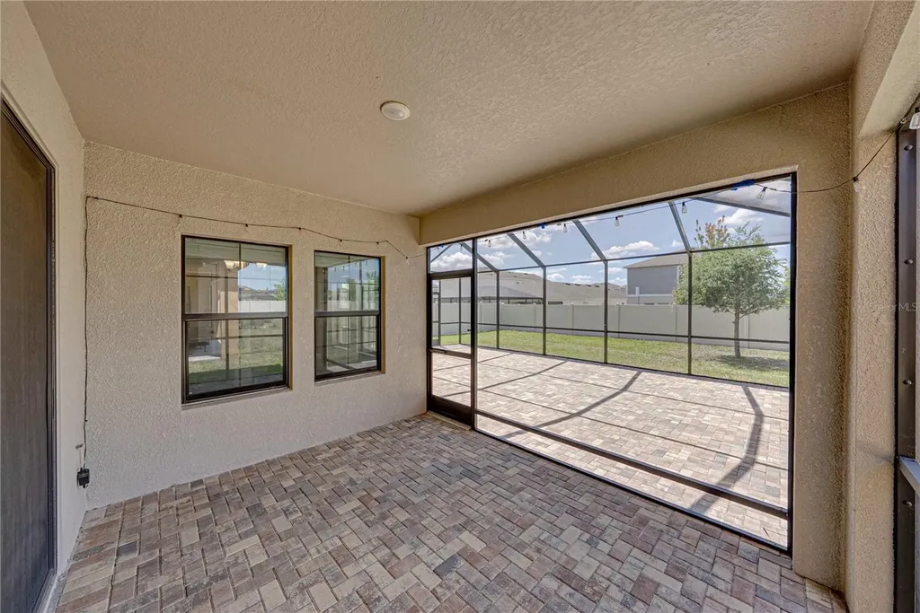 14633 Red Castle Avenue Lithia FL 33547