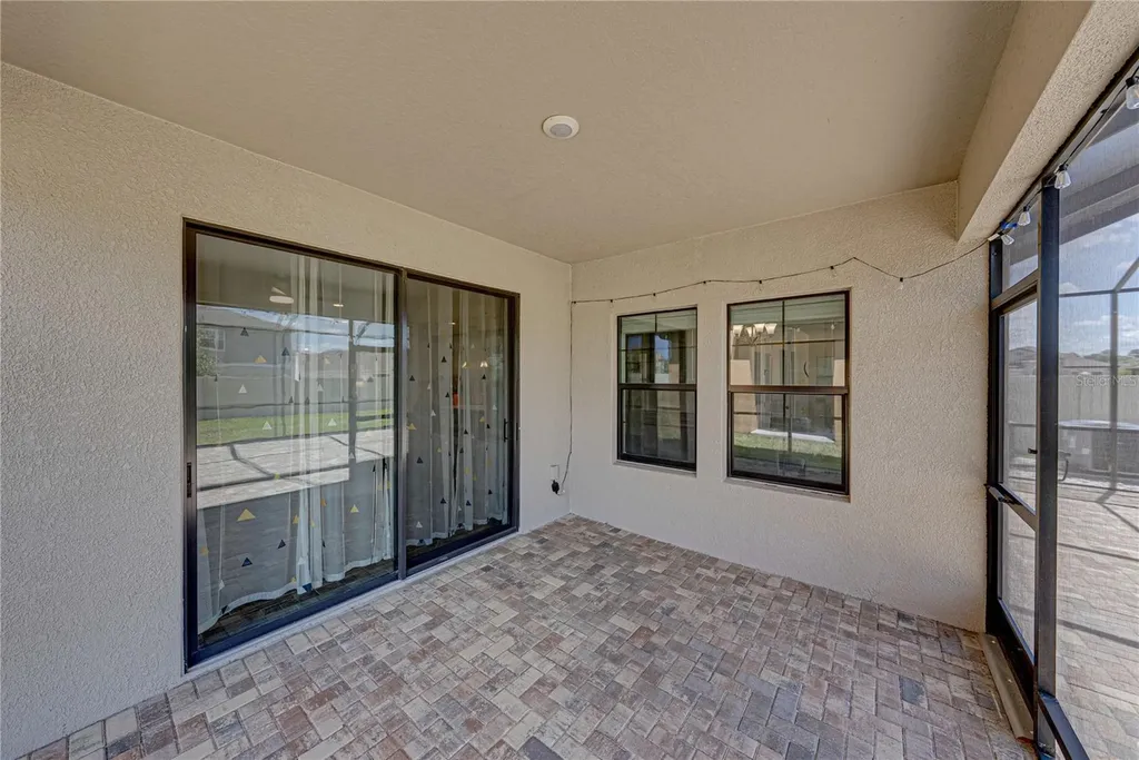 14633 Red Castle Avenue Lithia FL 33547
