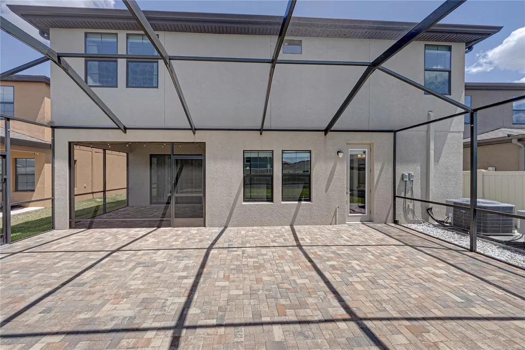 14633 Red Castle Avenue Lithia FL 33547