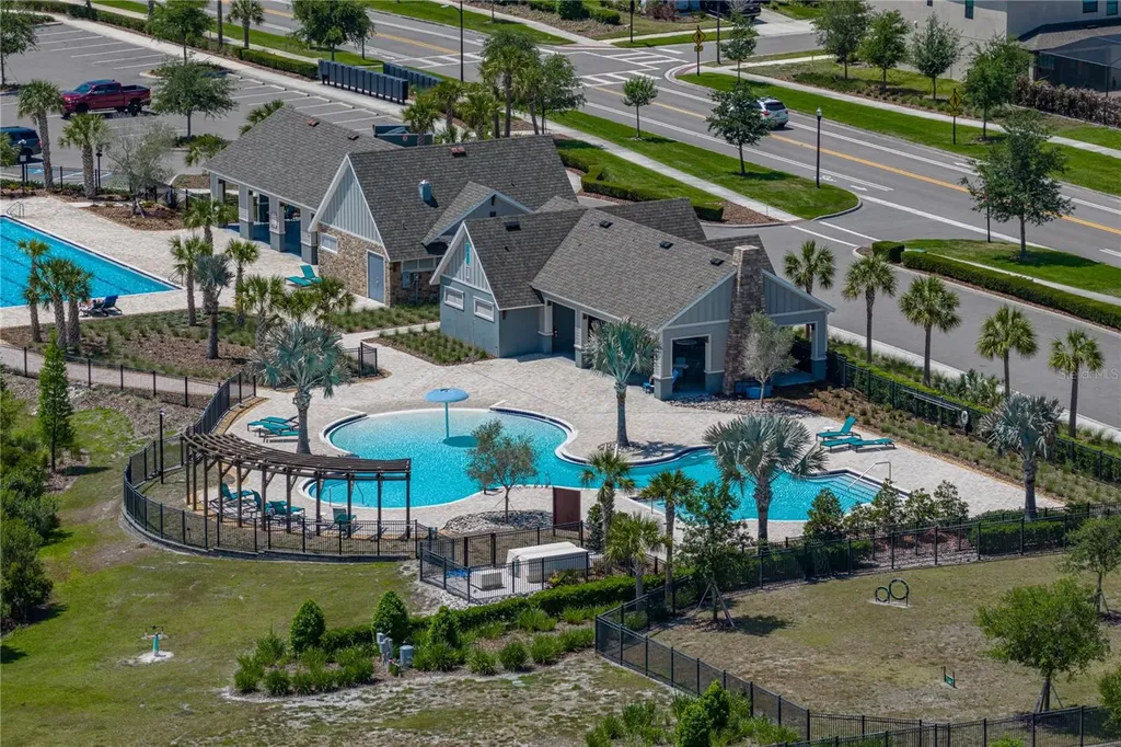 14633 Red Castle Avenue Lithia FL 33547