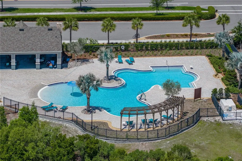 14633 Red Castle Avenue Lithia FL 33547