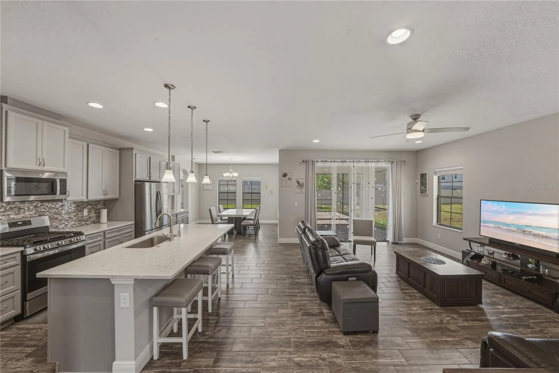 14633 Red Castle Avenue Lithia FL 33547