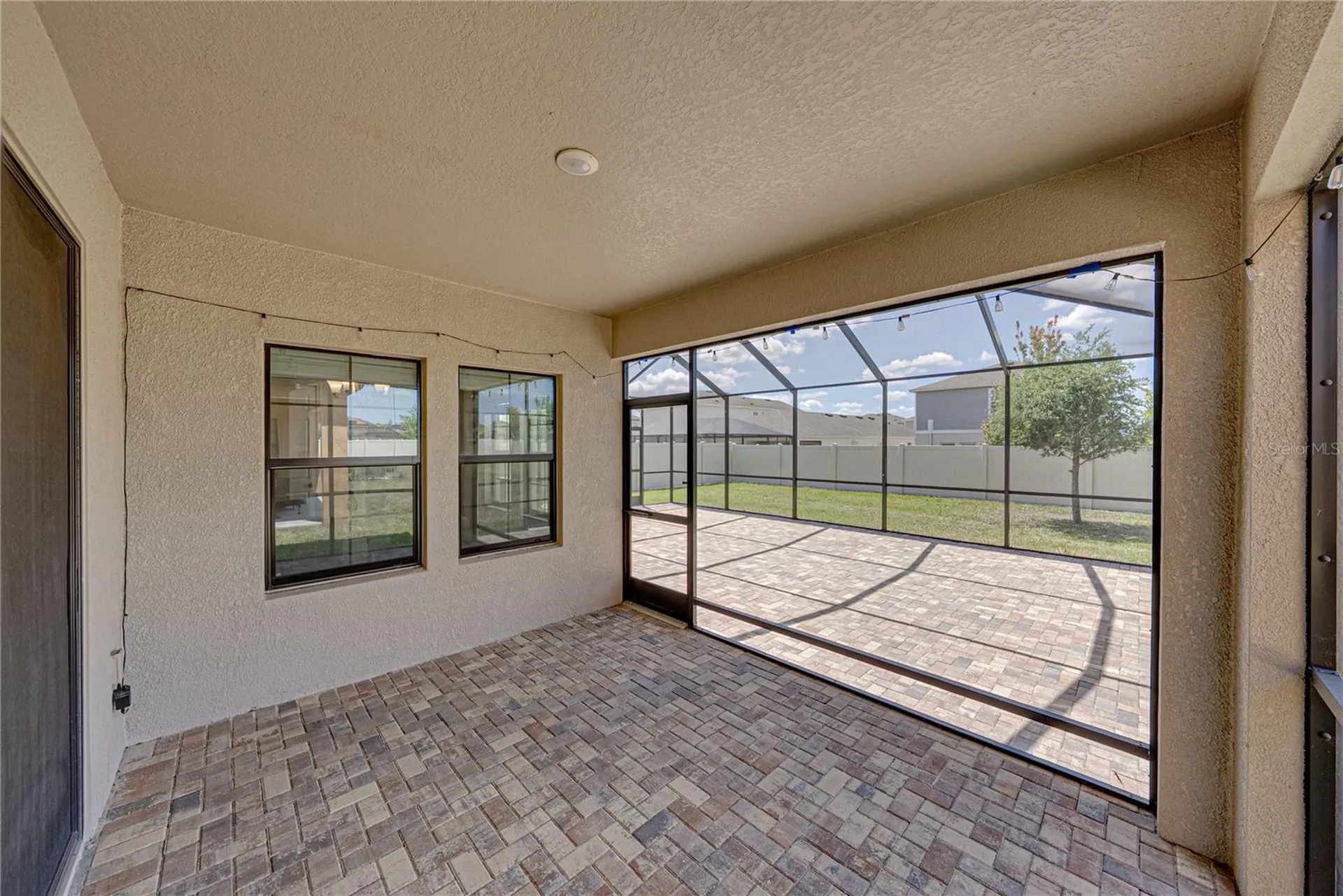 14633 Red Castle Avenue Lithia FL 33547
